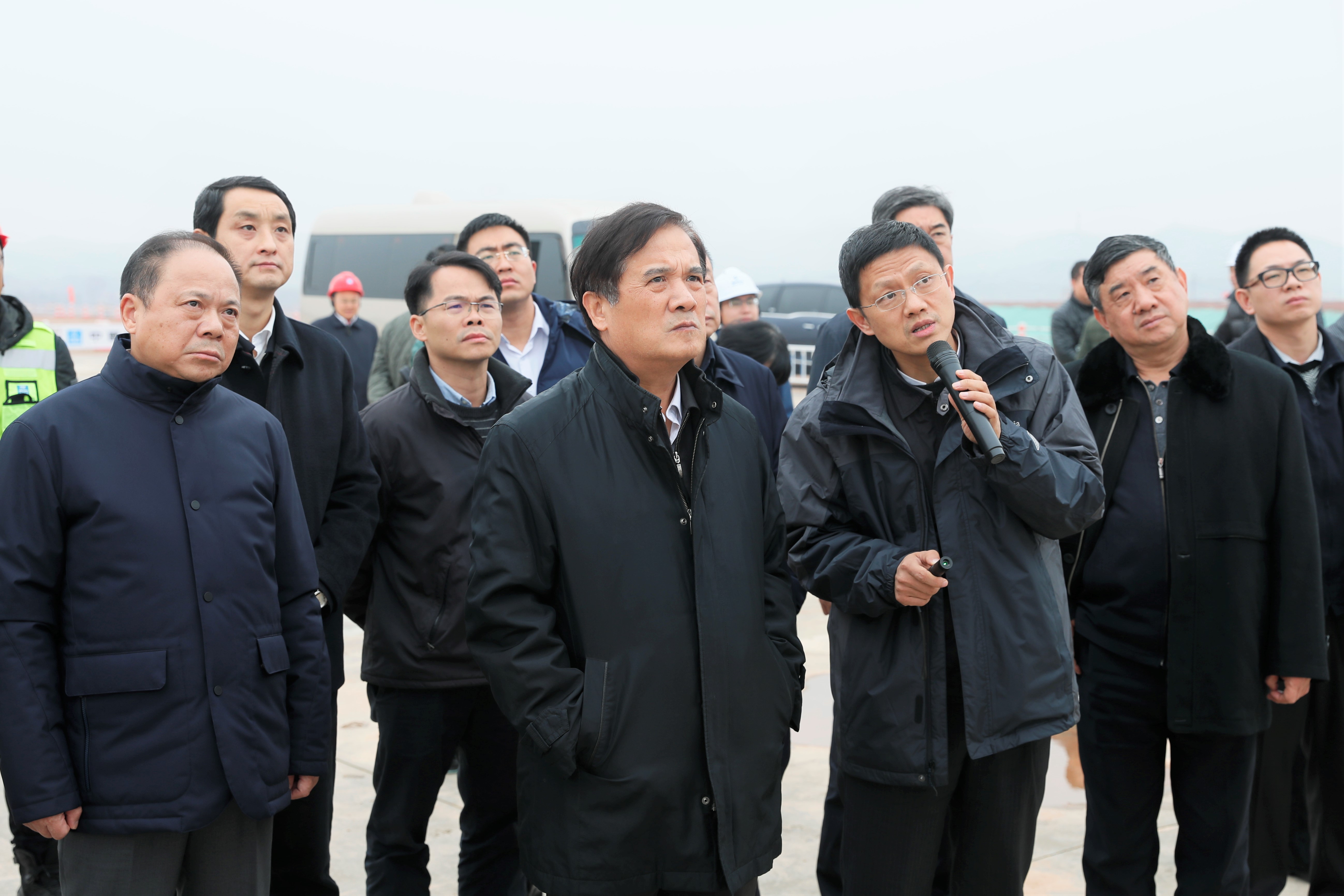 副省长万勇陪同国铁集团副总黄民调研鄂州机场